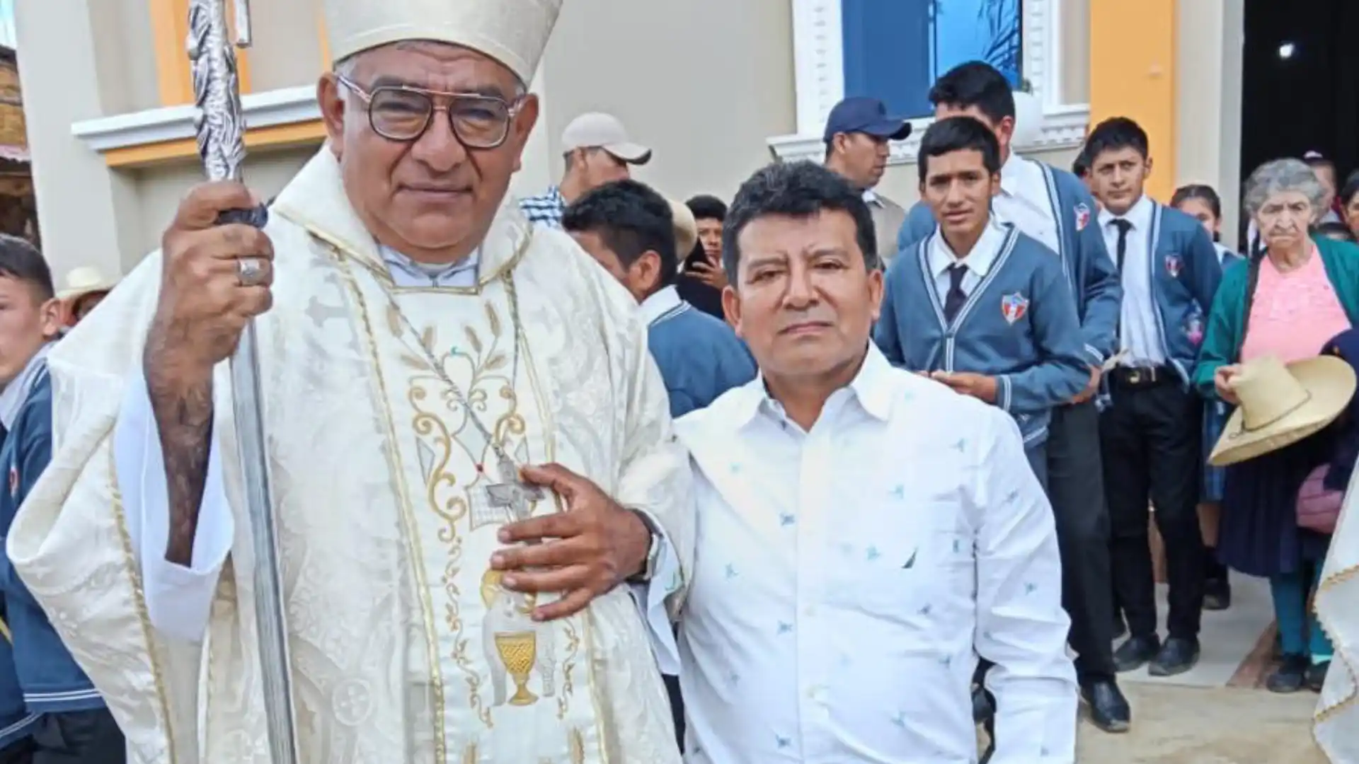Ernesto Flores Vilchez en inauguración de Iglesia Las Lagunas, Querocotillo
